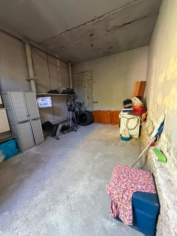 Shitet Apartament 2+1 me Post Parkimi dhe Dyqan – Zona e Ish Parkut të Autobuzave, Tiranë