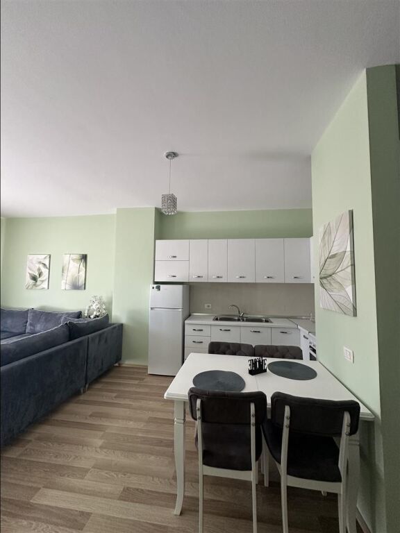 Jepet me qira apartament 1+1