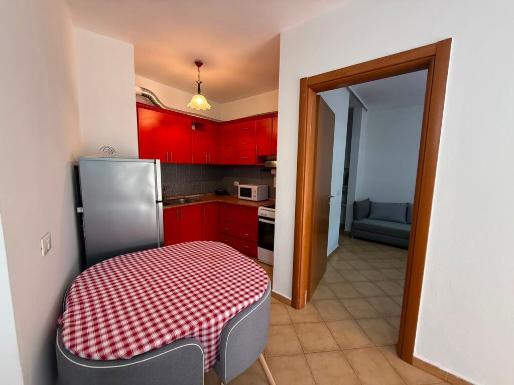 APARTAMENT 1+1 ME QIRA, PRANE STADIUMIT "AIR ALBANIA", TIRANE!