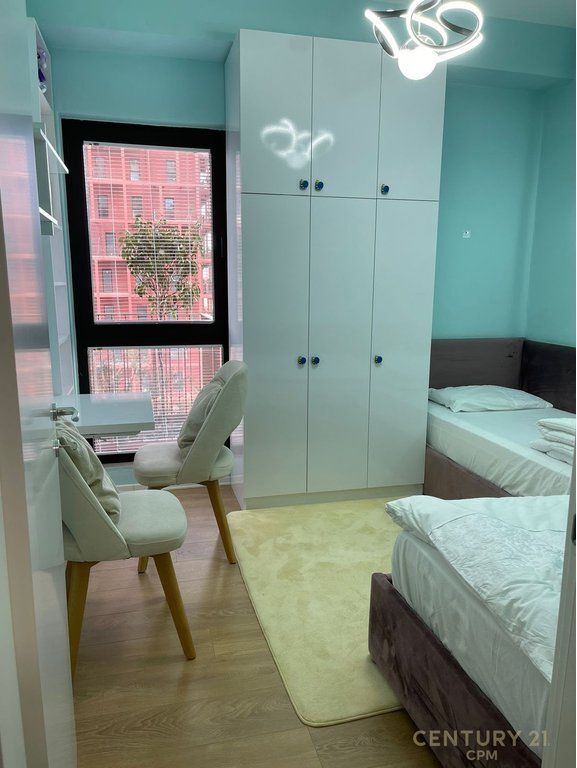 Shitet apartament 2+1+2 në zonën e 21 Dhjetorit,