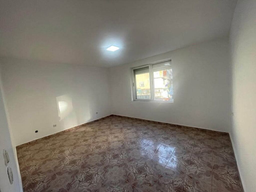 APARTAMENT 2+1 ME QERA - RRUGA FERIT XHAJKO, TIRANE