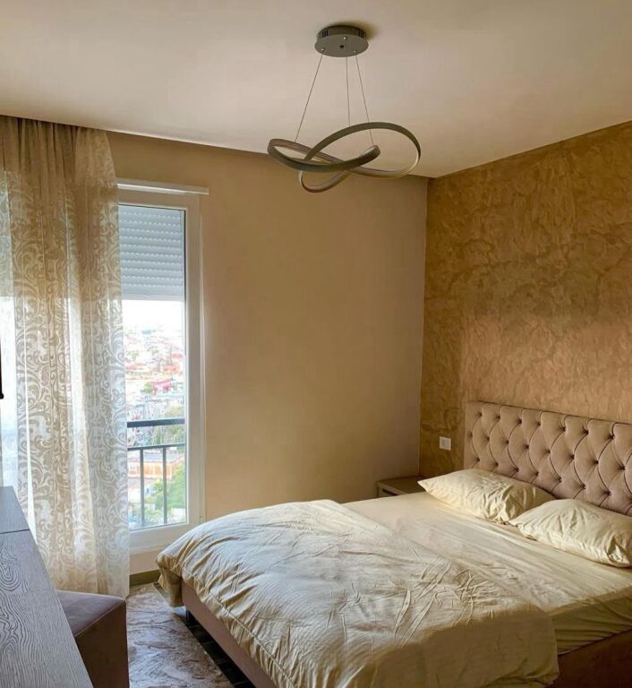 APARTAMENT ME QERA 3+1 RRUGA E DIBRES 100.000 LEKE FH-82891