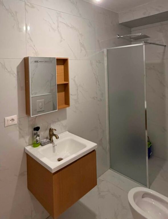 APARTAMENT 1+1 PER QERA PRANE RRUGES KOSOVAREVE