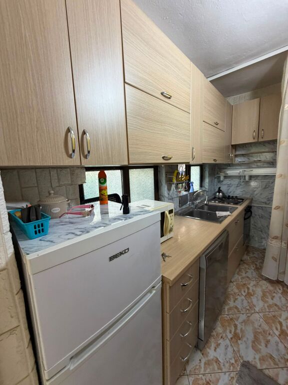 Shitet Apartament 2+1 me Post Parkimi dhe Dyqan – Zona e Ish Parkut të Autobuzave, Tiranë