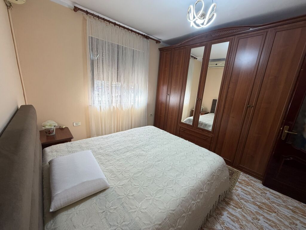 Shitet Apartament 2+1 me Post Parkimi dhe Dyqan – Zona e Ish Parkut të Autobuzave, Tiranë