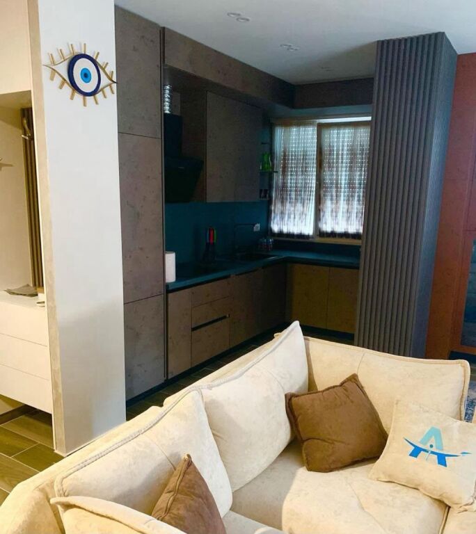 APARTAMENT ME QERA 3+1 RRUGA E DIBRES 100.000 LEKE FH-82891