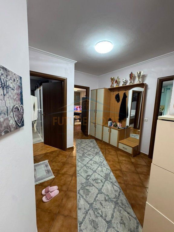 Shitet, Apartament 3+1+2+2 Poste Parkime, Pallati me Shigjeta
