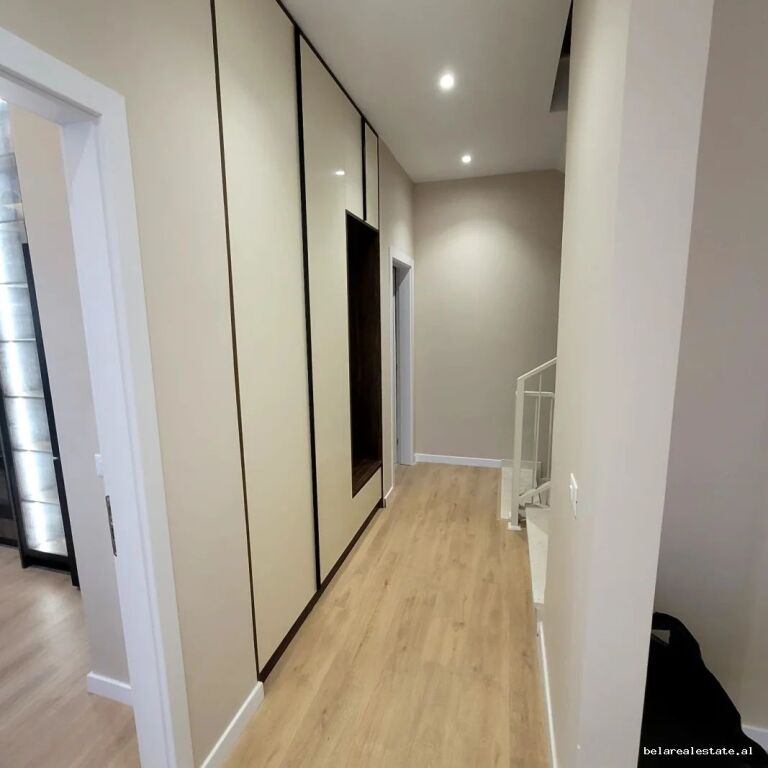 Vile 2 Kateshe Me Qera Tek Liqeni I Thate (ID BV22655)Tirane