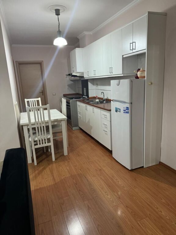 Affittasi 1+1 a 21 Dhjetori dopo Mondial 600€