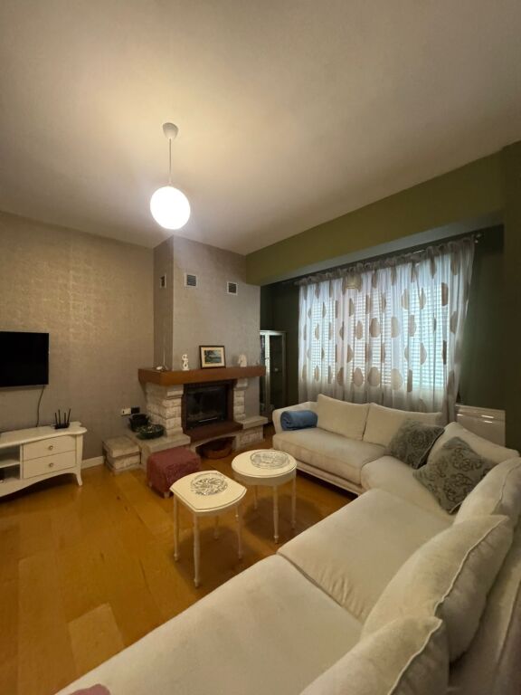 Villa privata su 3 piani in affitto