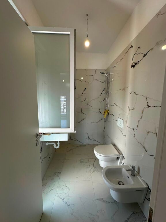 Jepet me qira apartament 2+1 bosh në Univers City!
