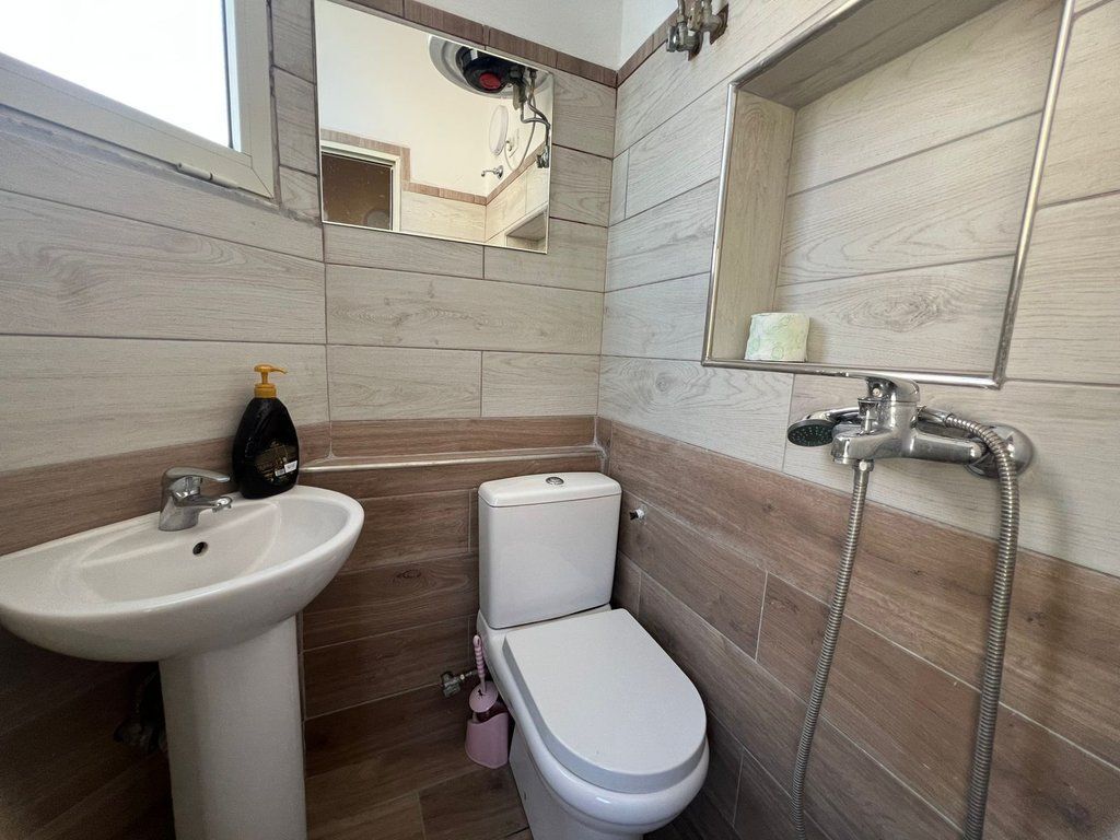 Appartamento 1+1 in Affitto a Frigoriferi, Tirana