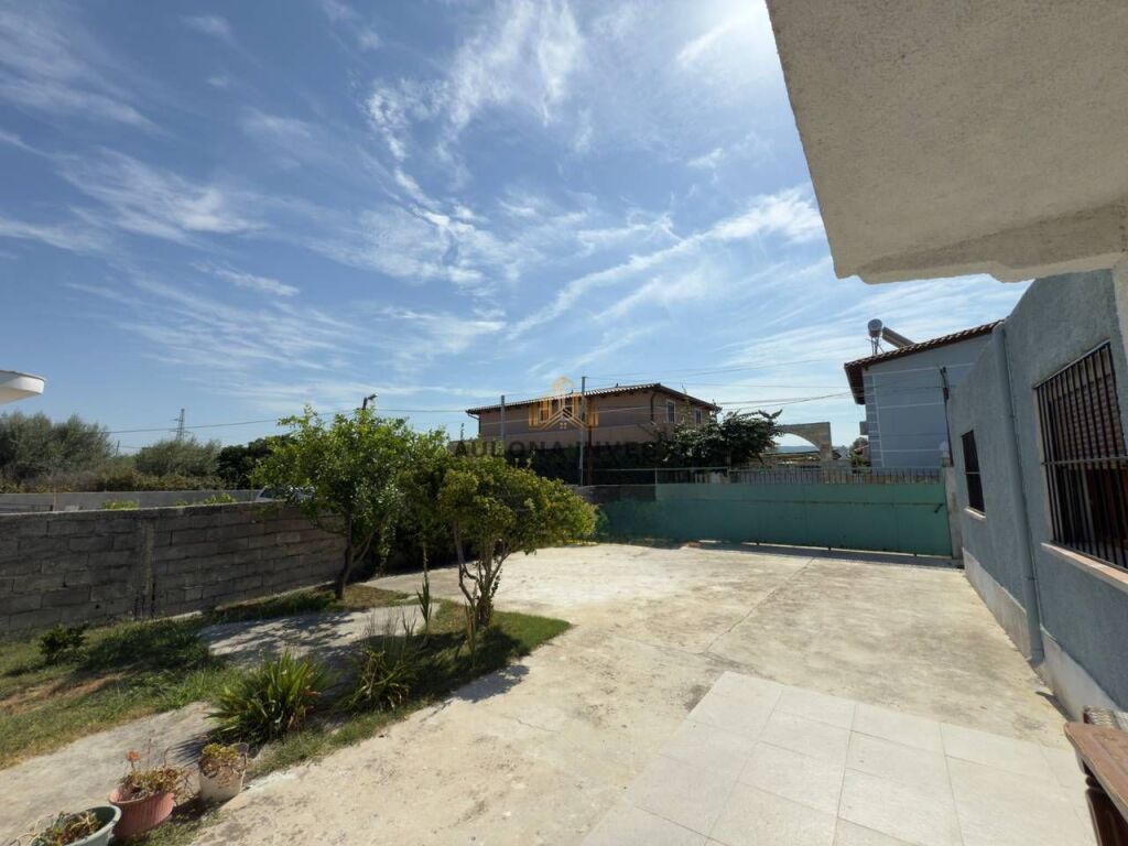 SHITET SHTEPI PRIVATE PRAN PLAZHIT TE VJETER-VLORE