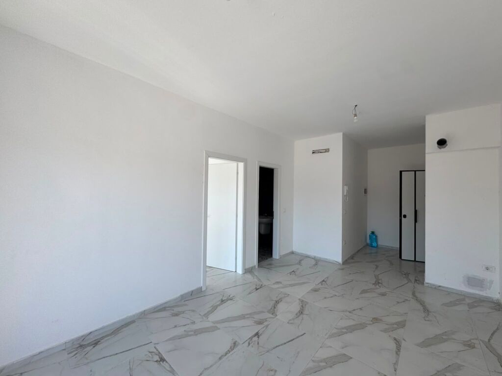 Ufficio 1+1 in affitto in Via Dritan Hoxha, Complesso Aura