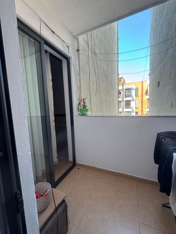 Apartament me qera 1+1- 📍Yzberisht, rruga Panjot Pano, prane furre buke Elenikon