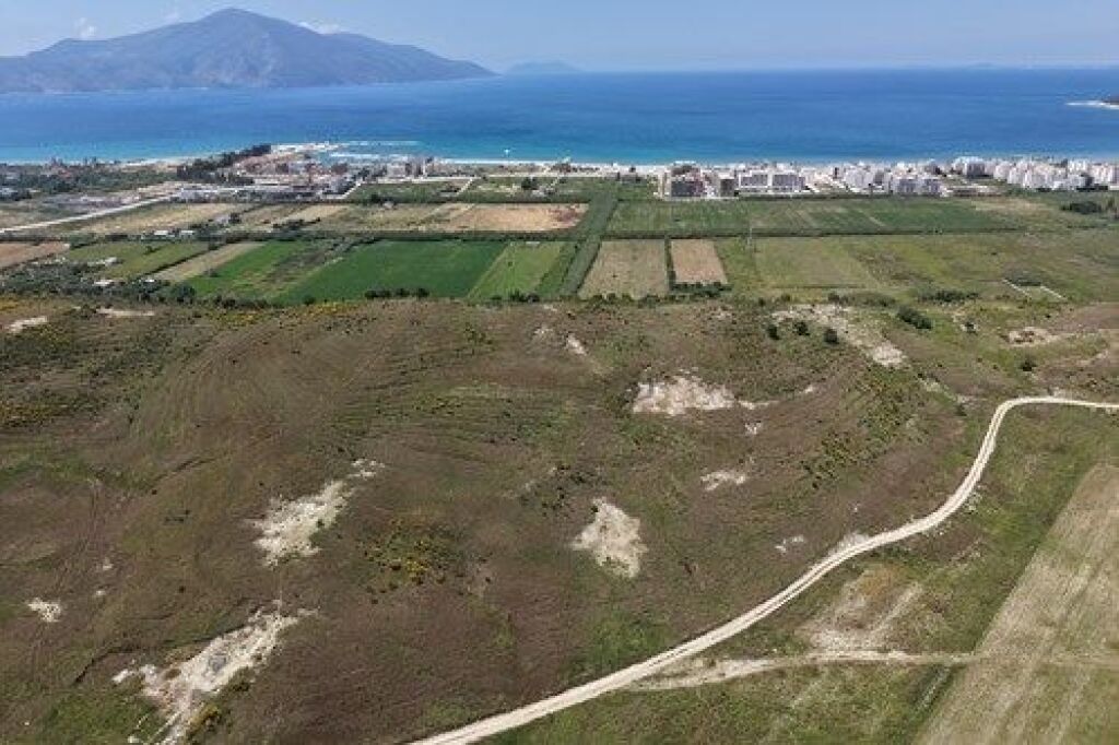 Toke ne shitje ne Radhime,Vlore
