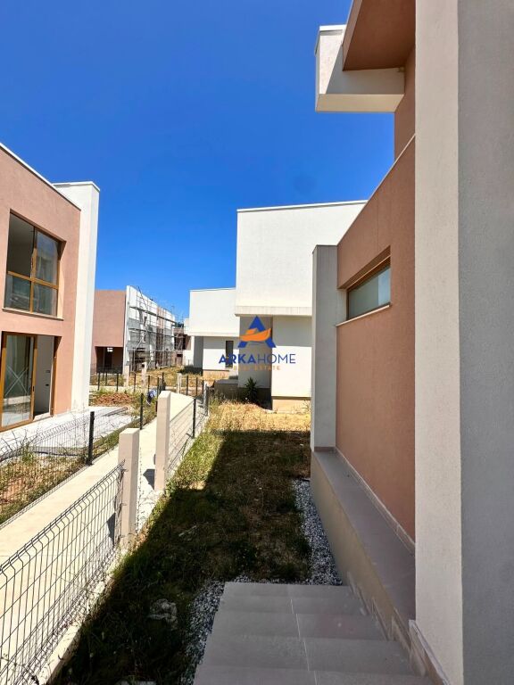VILLA DI LUSSO SU 2 PIANI IN VENDITA "NE LUNDER" 701400 EURO