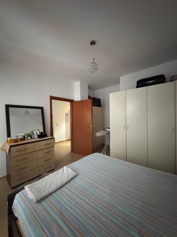 Apartament me qera 1+1- 📍Yzberisht, rruga Panjot Pano, prane furre buke Elenikon