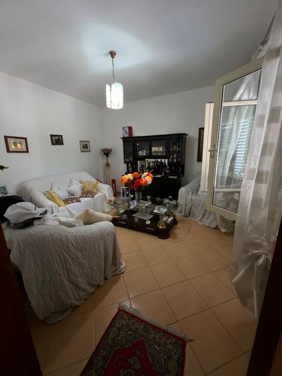 Shitet Shtëpi Private 3-Katëshe pranë Muzeumit – Durrës