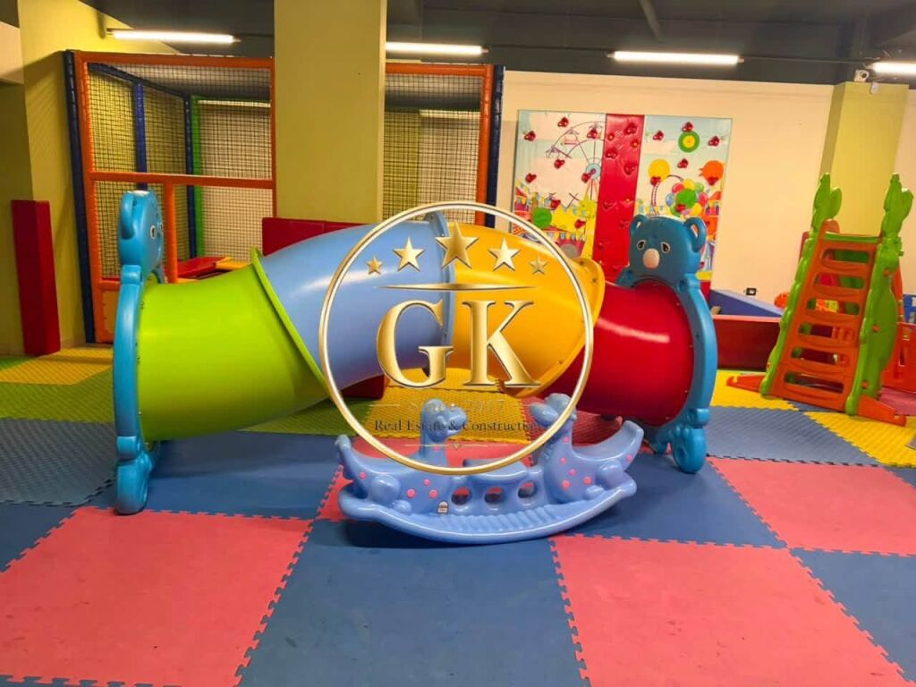 SHITET BIZNESI BAR KAFE DHE LODRA ARGETIMI PER FEMIJ TOTALISHT E INVESTUAR GATI PER PUNE