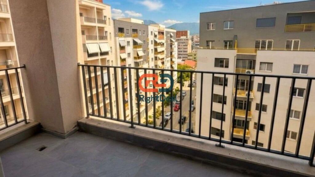 Ne Laprake, Tek Kompleksi Aura, Shitet Apartament 2+1 Me Investim Ekstra!
