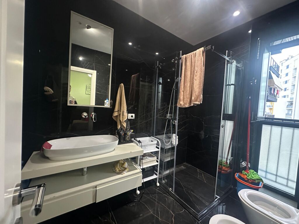 Shitje | Apartament 3 + 1 | Rruga e Kosovareve | 650000 €