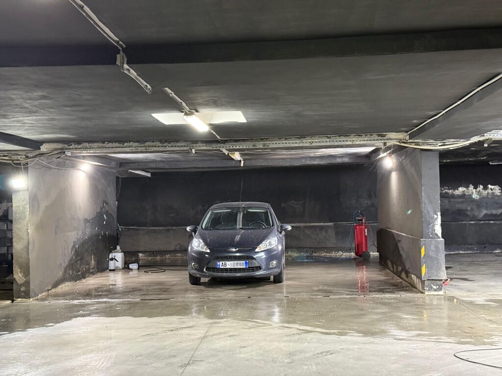 ATTIVITÀ DI AUTODETAIL, AUTOLAVAGGIO E PARCHEGGIO IN VENDITA - VLORE
