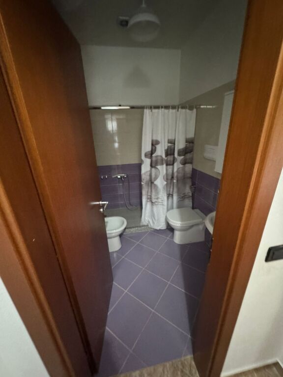Jepet me qira 2+1+1 Godine private 45.000 leke