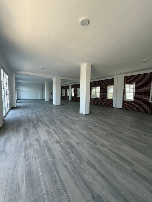In Affitto Spazio 250 m² – Paskuqan