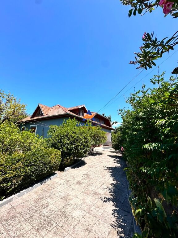 SHITET SHTEPI PRIVATE 1300M2 "AFER INSTITUTIT" 260000 EURO