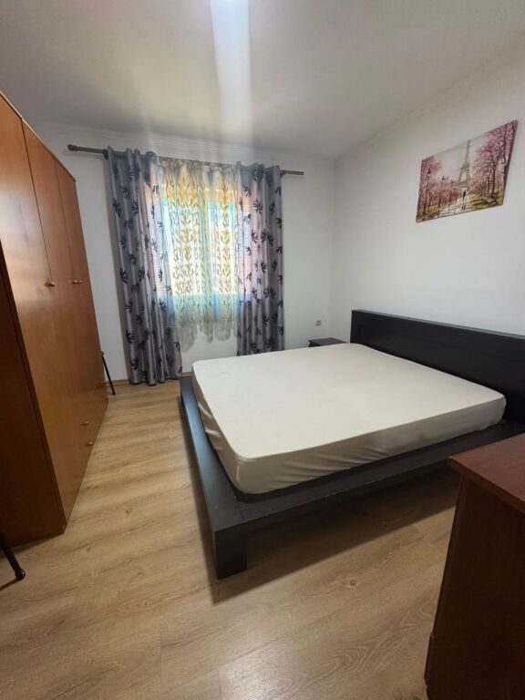 Jepet me qira apartament 2+1 në Kinostudio
