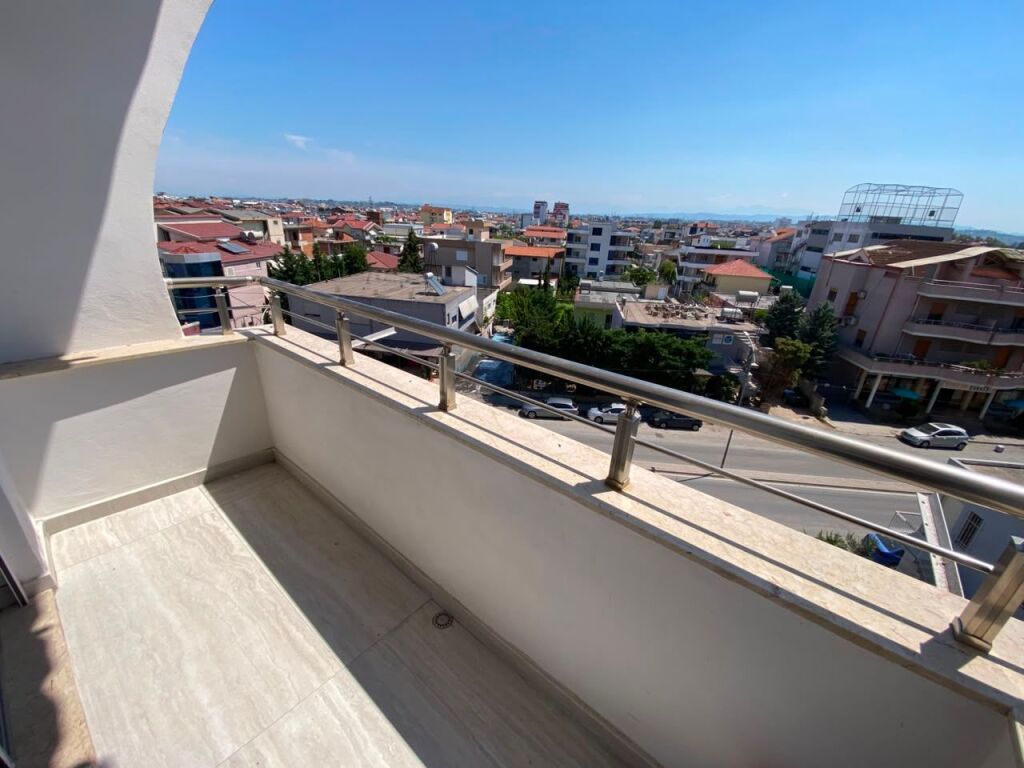 Apartament 2+1 ne hyrje te Durresit, per Shitje!