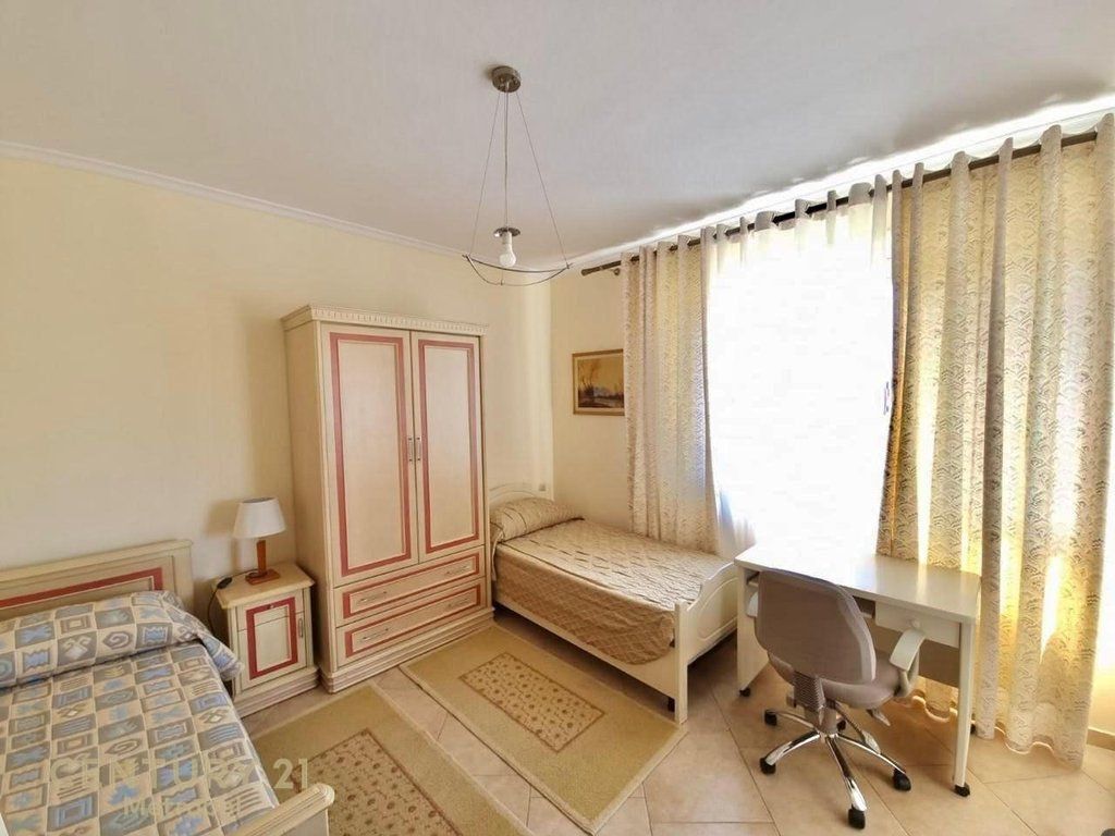 Appartamento 3+1+2 in affitto in Via Elbasan, vicino al liceo "Asim Vokshi"