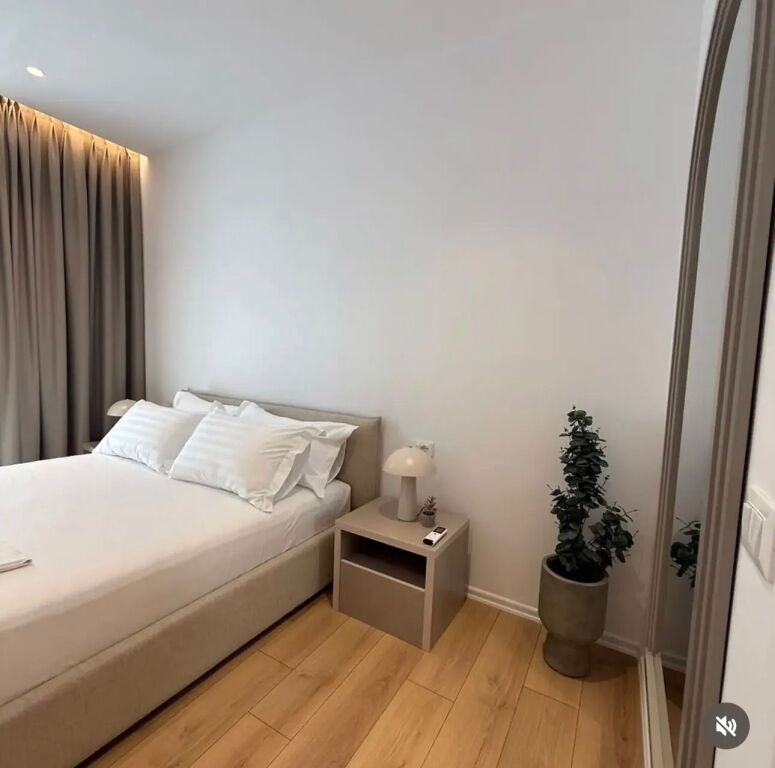 Appartamento 1+1 in affitto a Komuna e Parisit