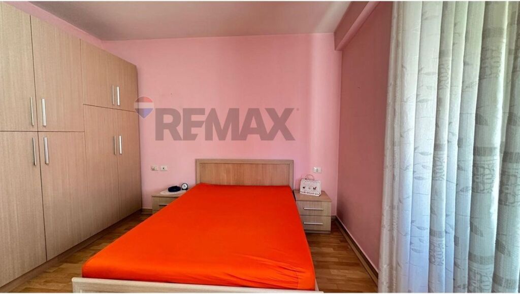 Apartament 1+1 për Qira pranë Pazarit të Ri – Sheshi Avni Rustemi, Tiranë