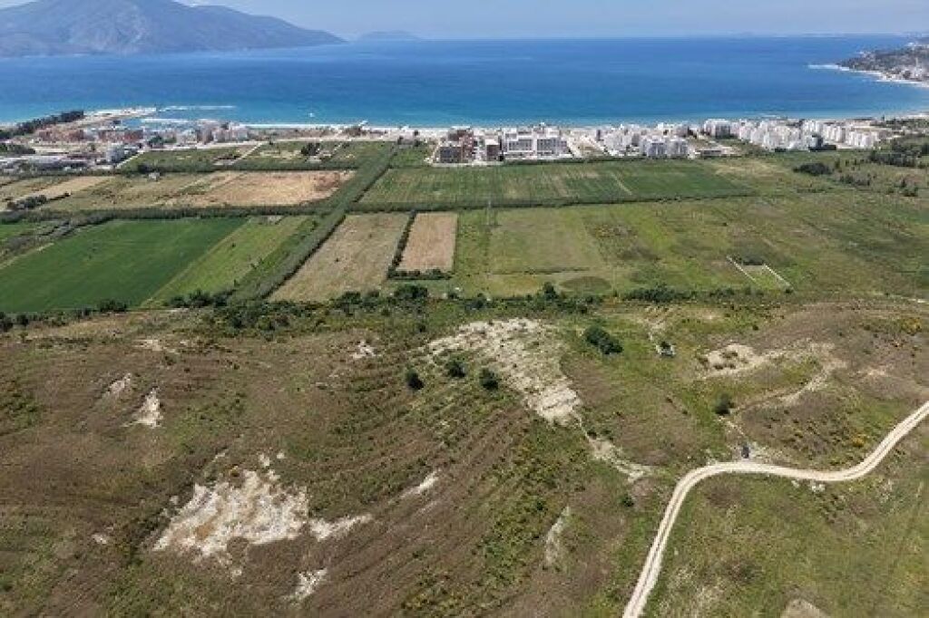 Toke ne shitje ne Radhime,Vlore