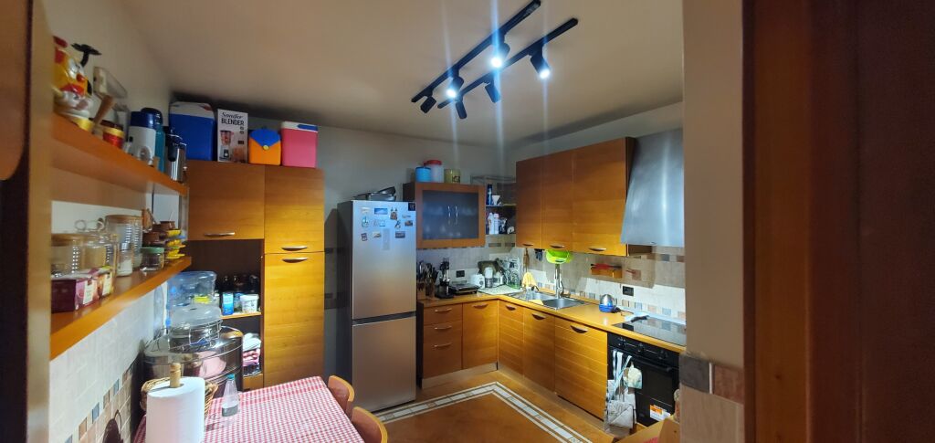 🏡 Jepet me qera apartament 2+1 – Pazari i Ri