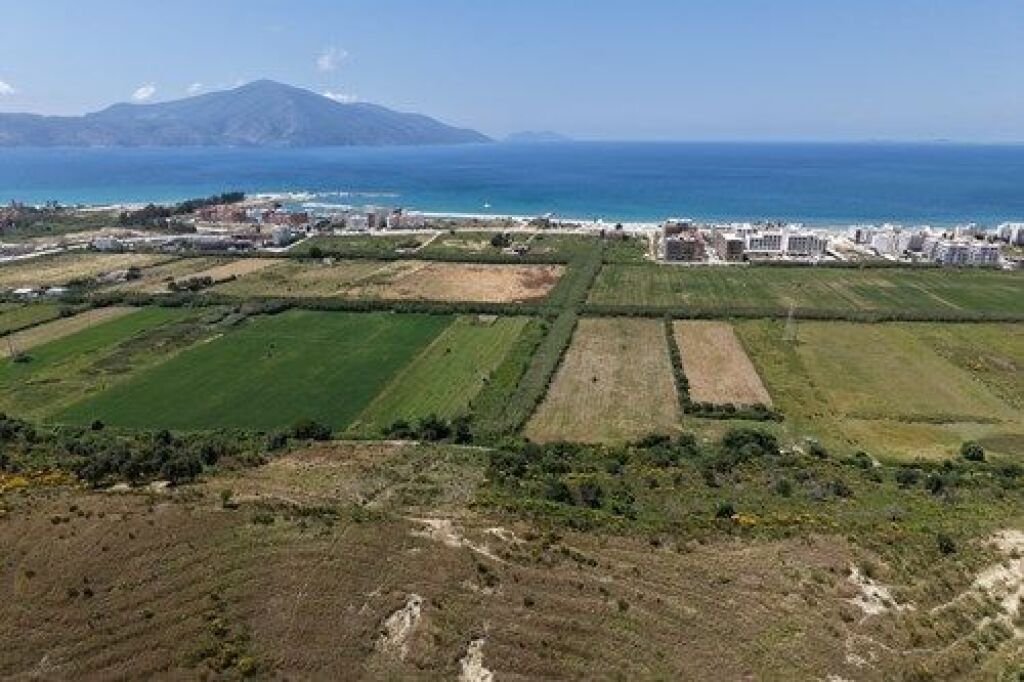 Toke ne shitje ne Radhime,Vlore