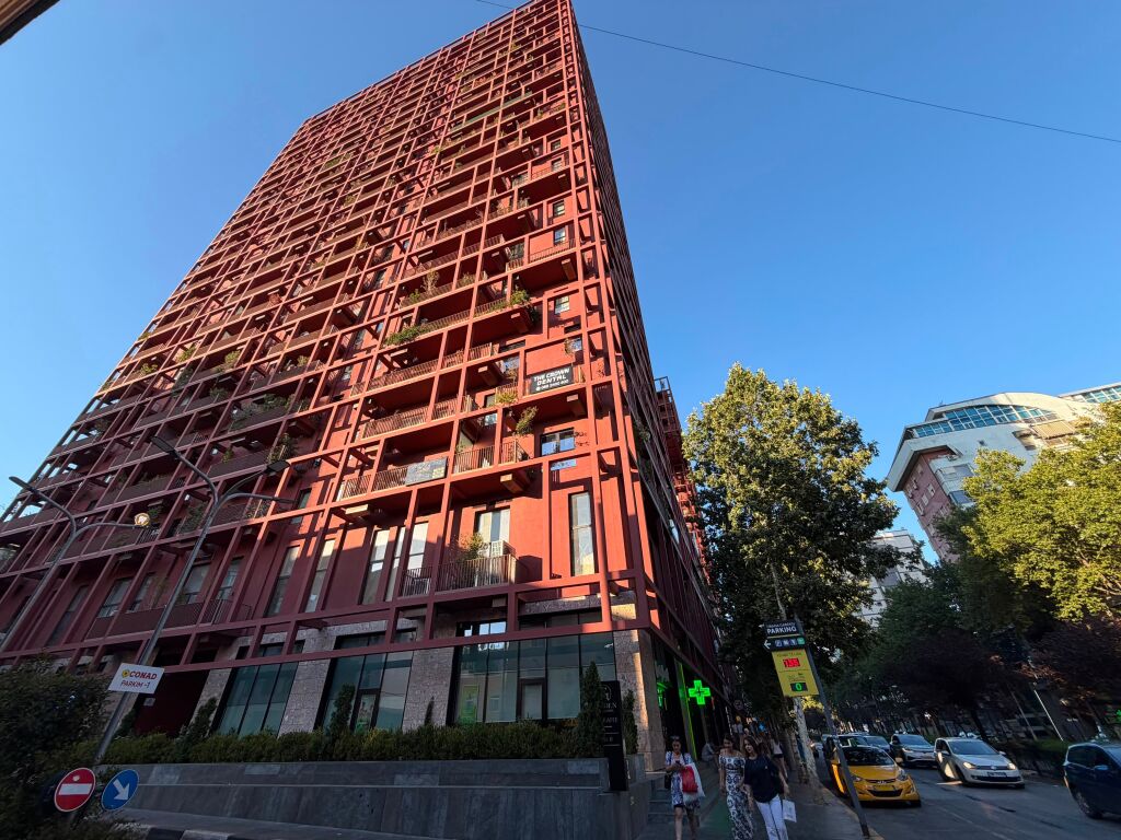 Jepet me qira apartament 2+1+2+post parkimi te Garden Building