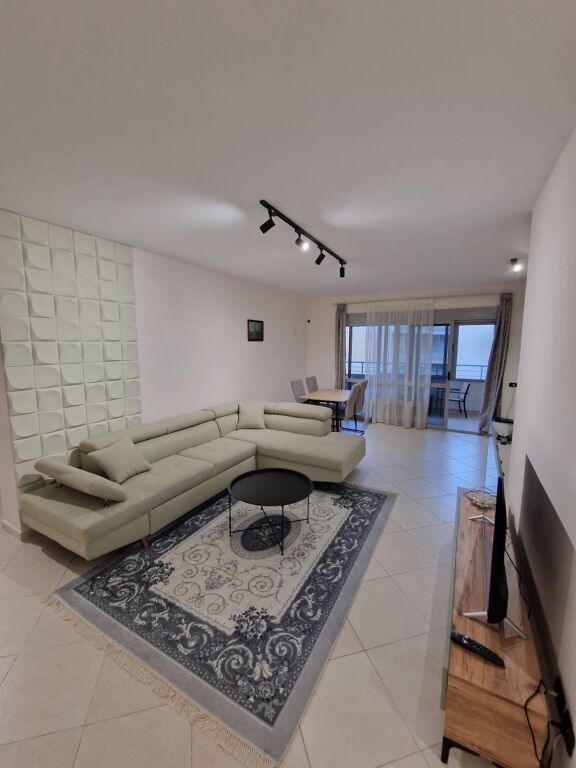 Shitet Apartament 2+1+ Post Parkim ne Plazh
