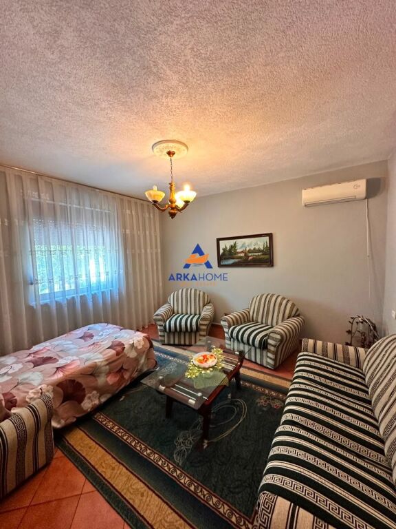 SHITET SHTEPI PRIVATE 1300M2 "AFER INSTITUTIT" 260000 EURO