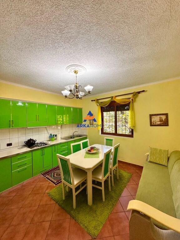 SHITET SHTEPI PRIVATE 1300M2 "AFER INSTITUTIT" 260000 EURO