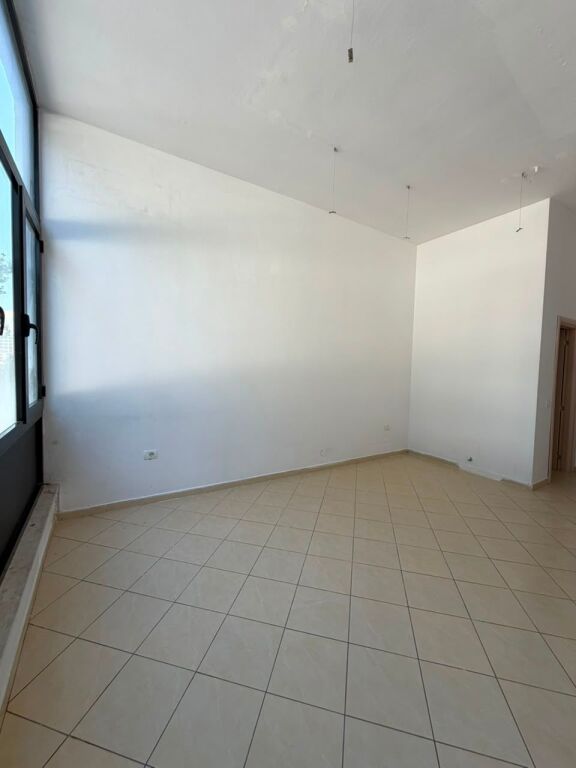 Locale commerciale in affitto ad Astir