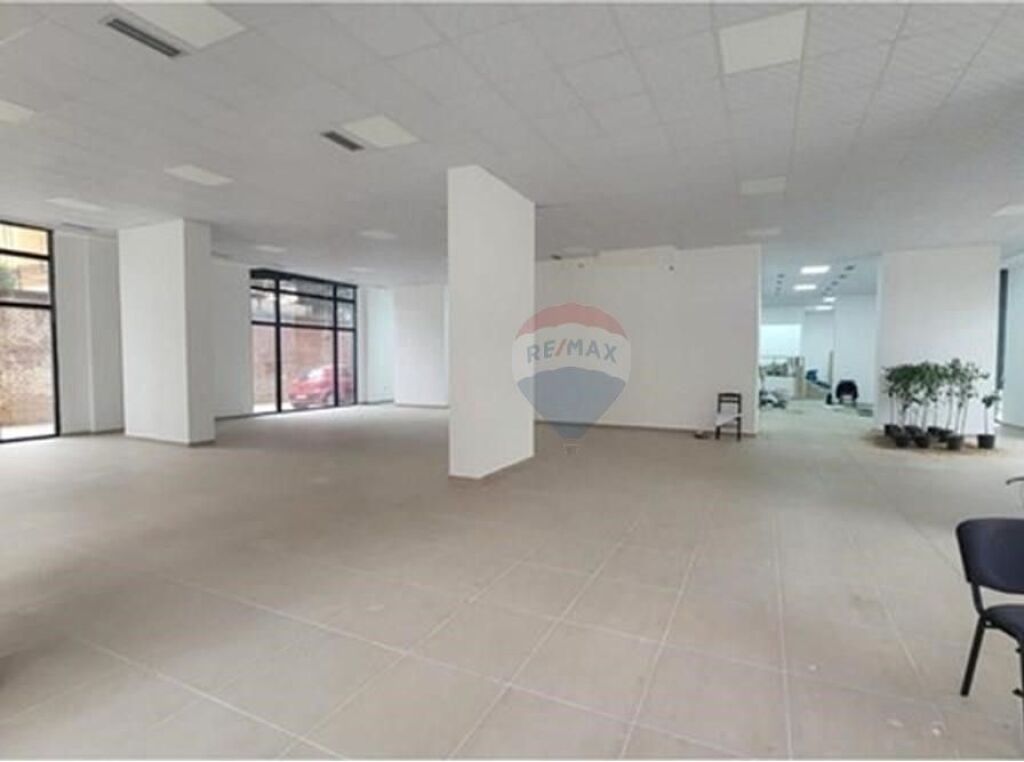 Dyqan - Për Shitje - Rruga e Barrikadave, Tiranë(ID: 530571009-117)