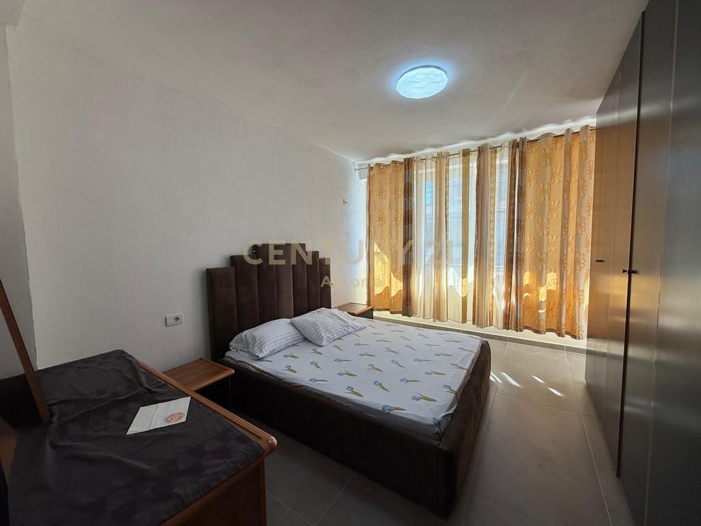Furnished 2+1 apartment, United School