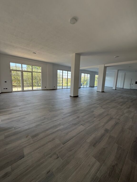 In Affitto Spazio 250 m² – Paskuqan