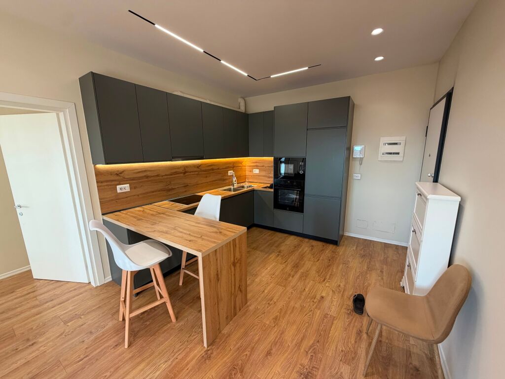 Jepet me qira apartament 2+1+2+post parkimi te Garden Building