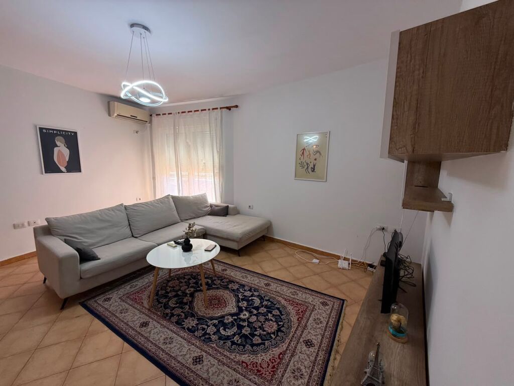 APARTAMENT 1+1 ME QIRA, PRANE STADIUMIT "AIR ALBANIA", TIRANE!