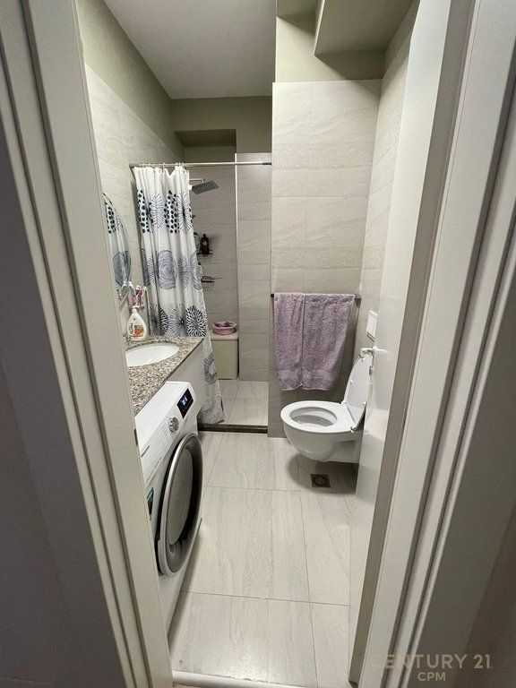 Shitet apartament 2+1+2 në zonën e 21 Dhjetorit,