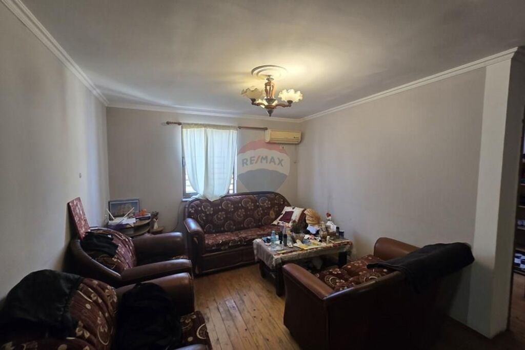 Shitet apartament 2+1 në Rrugën Bardhok Biba